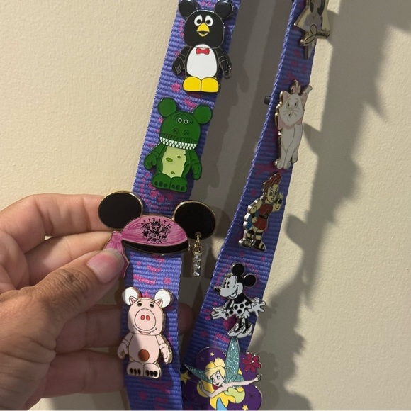 Tinkerbell Pin Trading Lanyard with Pins & Limited Release Lilo & Stitch Key - Picture 9 of 16